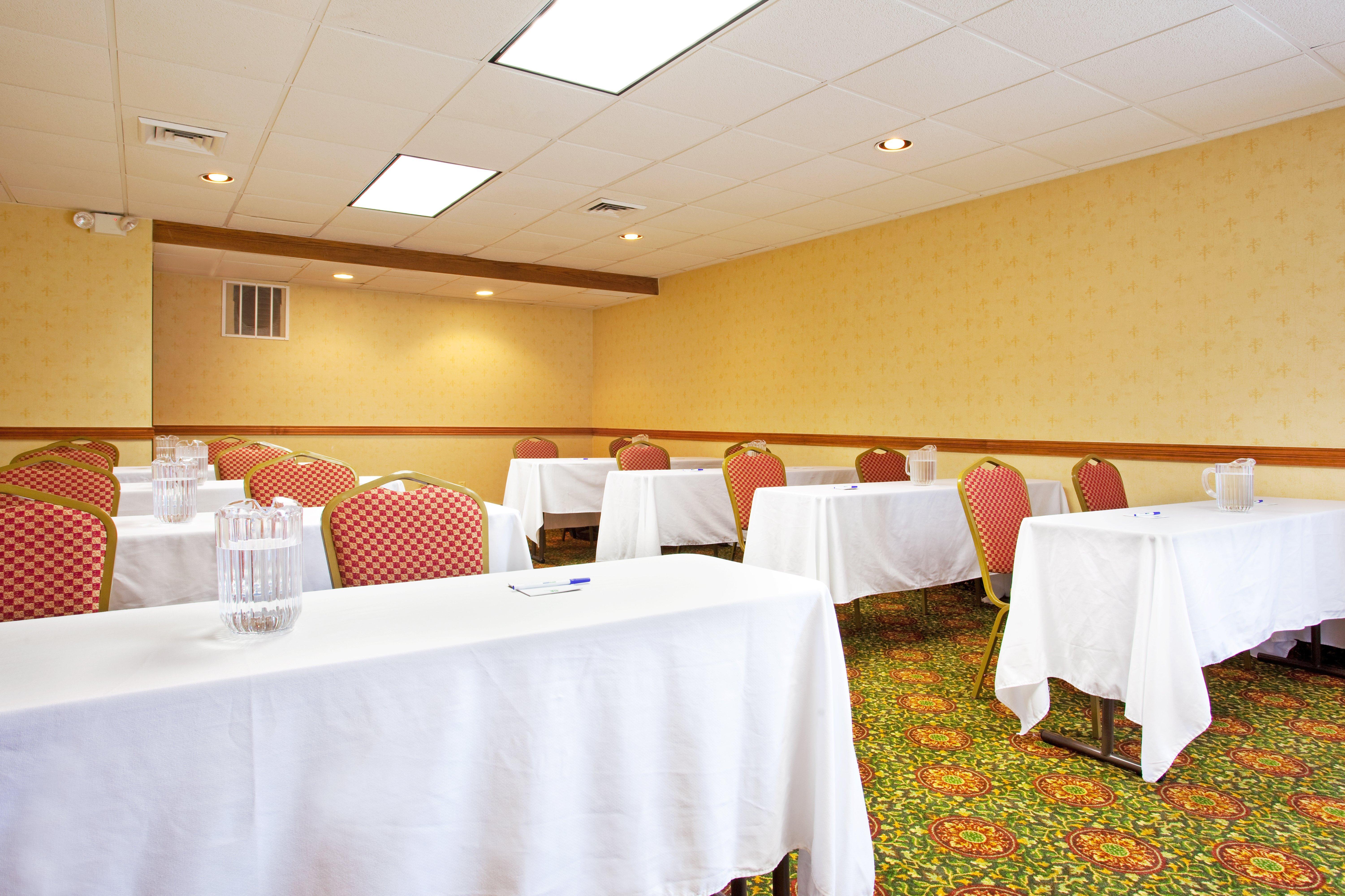 Candlewood Suites Grand Rapids Airport By Ihg Cascade Bagian luar foto