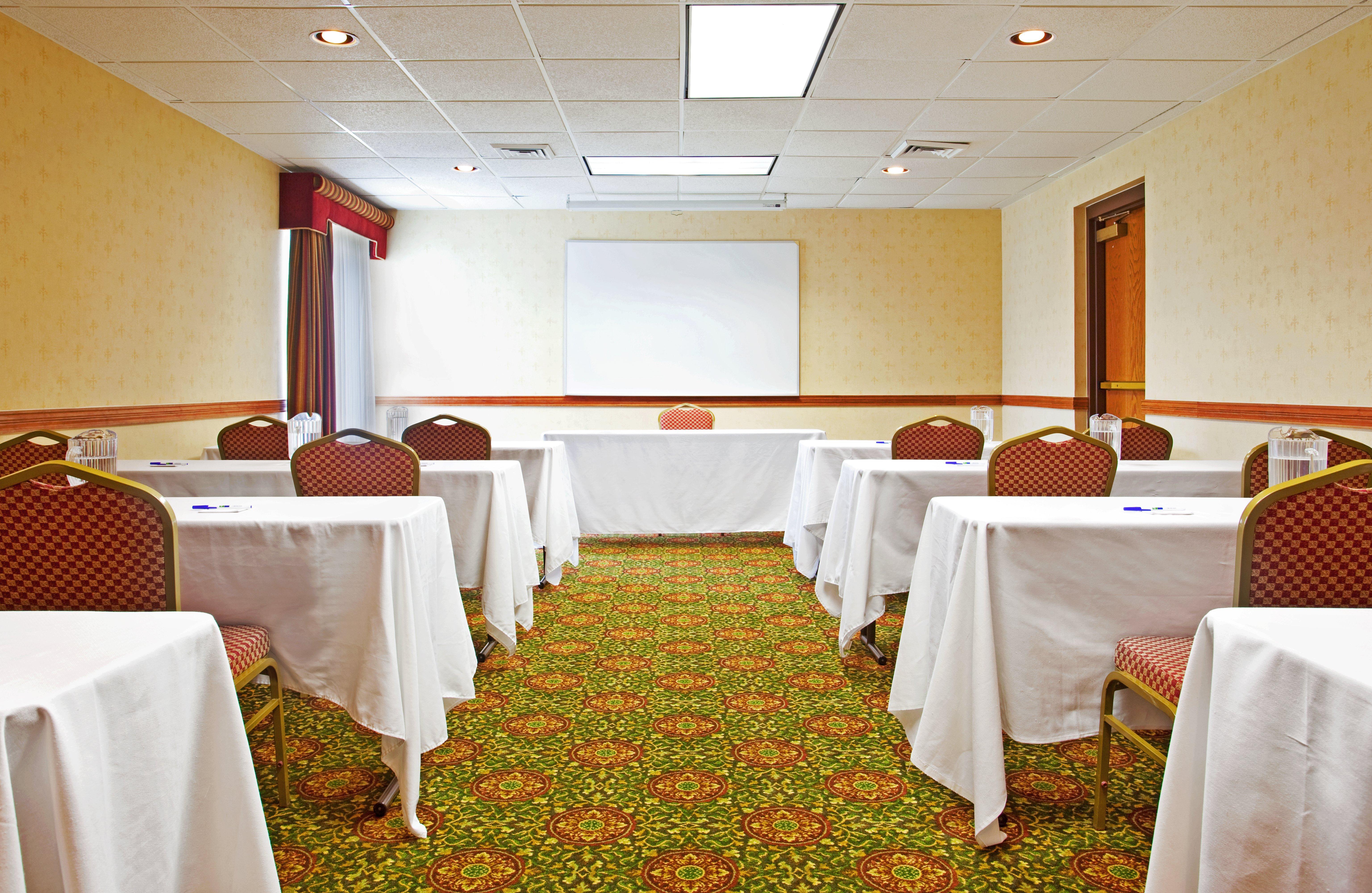 Candlewood Suites Grand Rapids Airport By Ihg Cascade Bagian luar foto