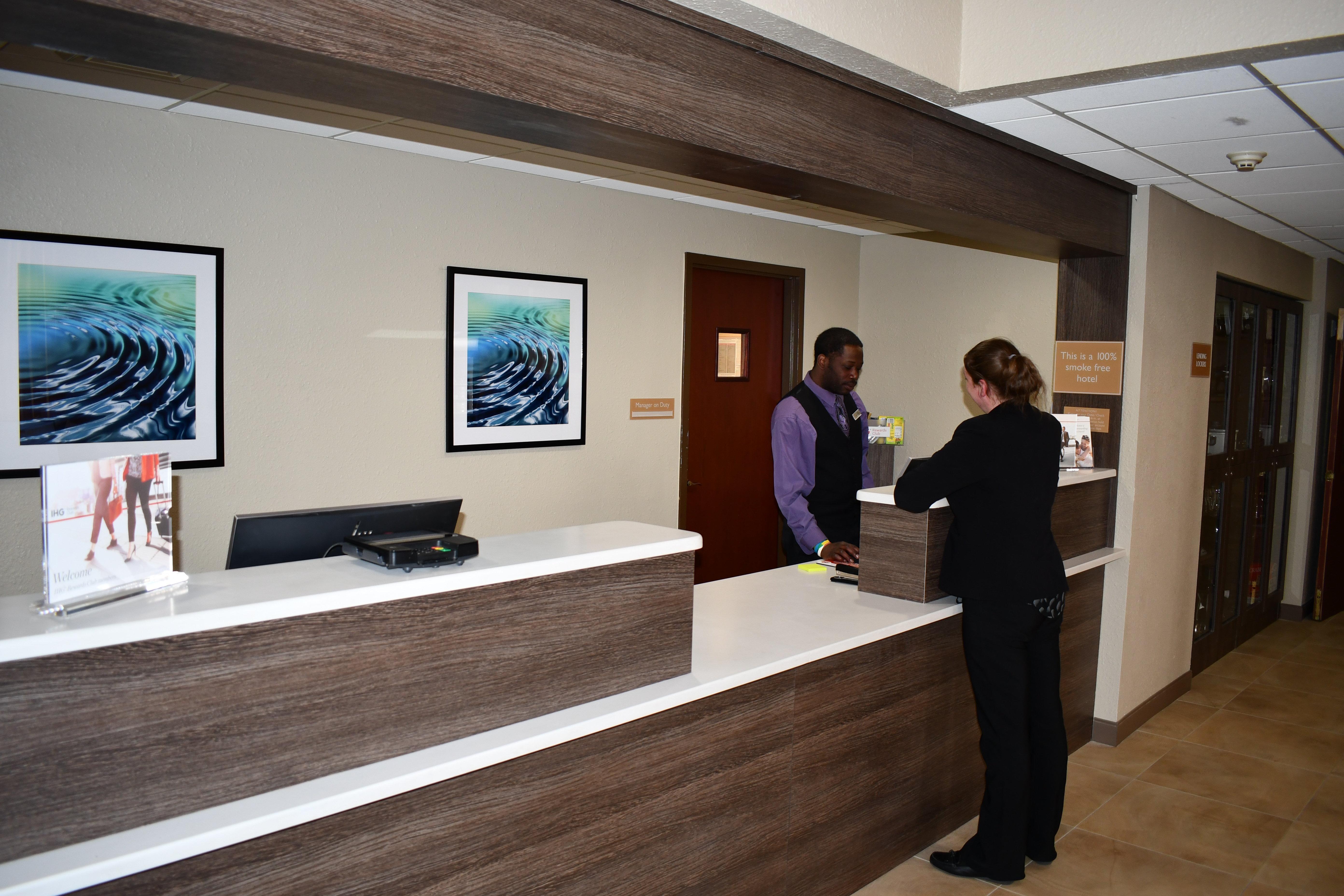 Candlewood Suites Grand Rapids Airport By Ihg Cascade Bagian luar foto