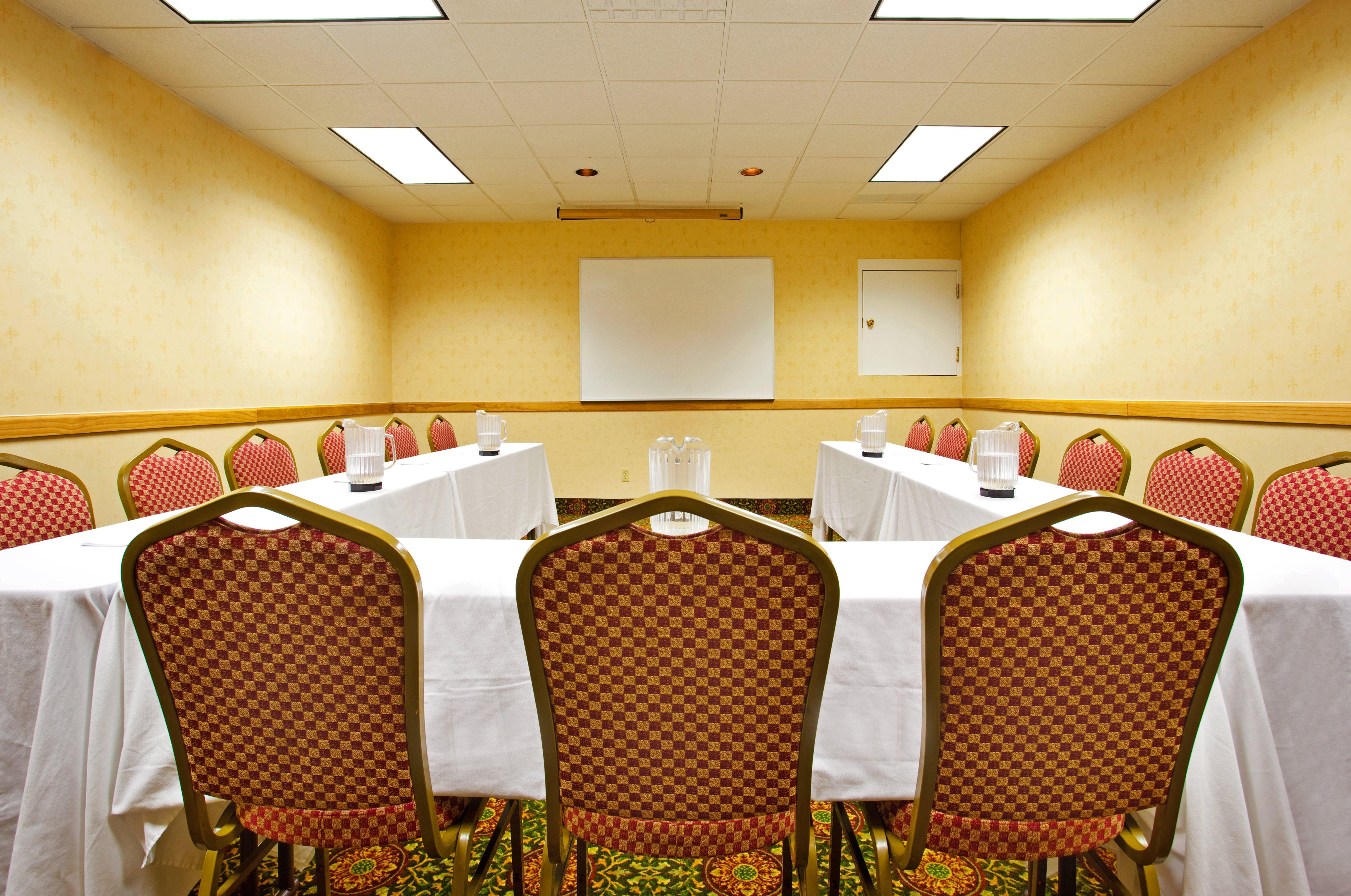Candlewood Suites Grand Rapids Airport By Ihg Cascade Bagian luar foto