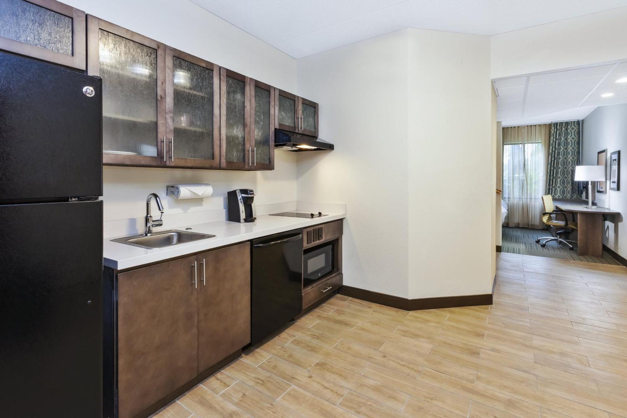 Candlewood Suites Grand Rapids Airport By Ihg Cascade Bagian luar foto
